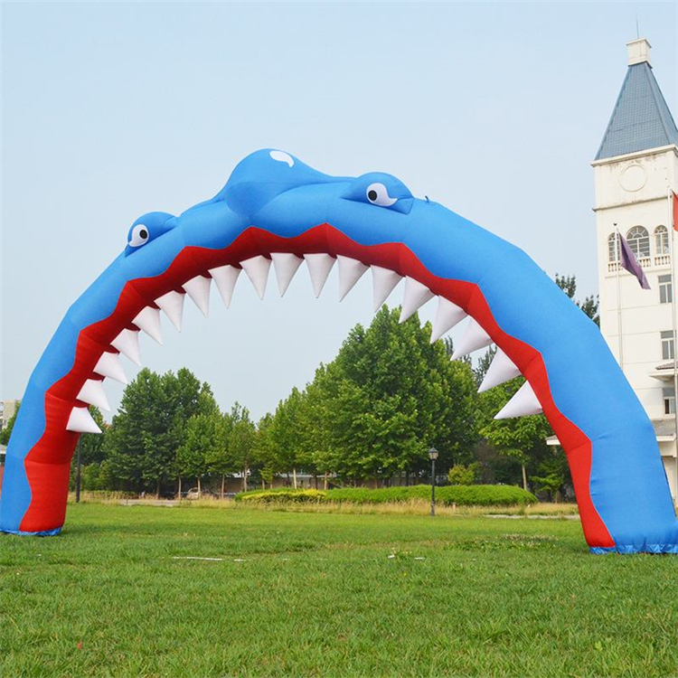 灵川鲨鱼广告拱门